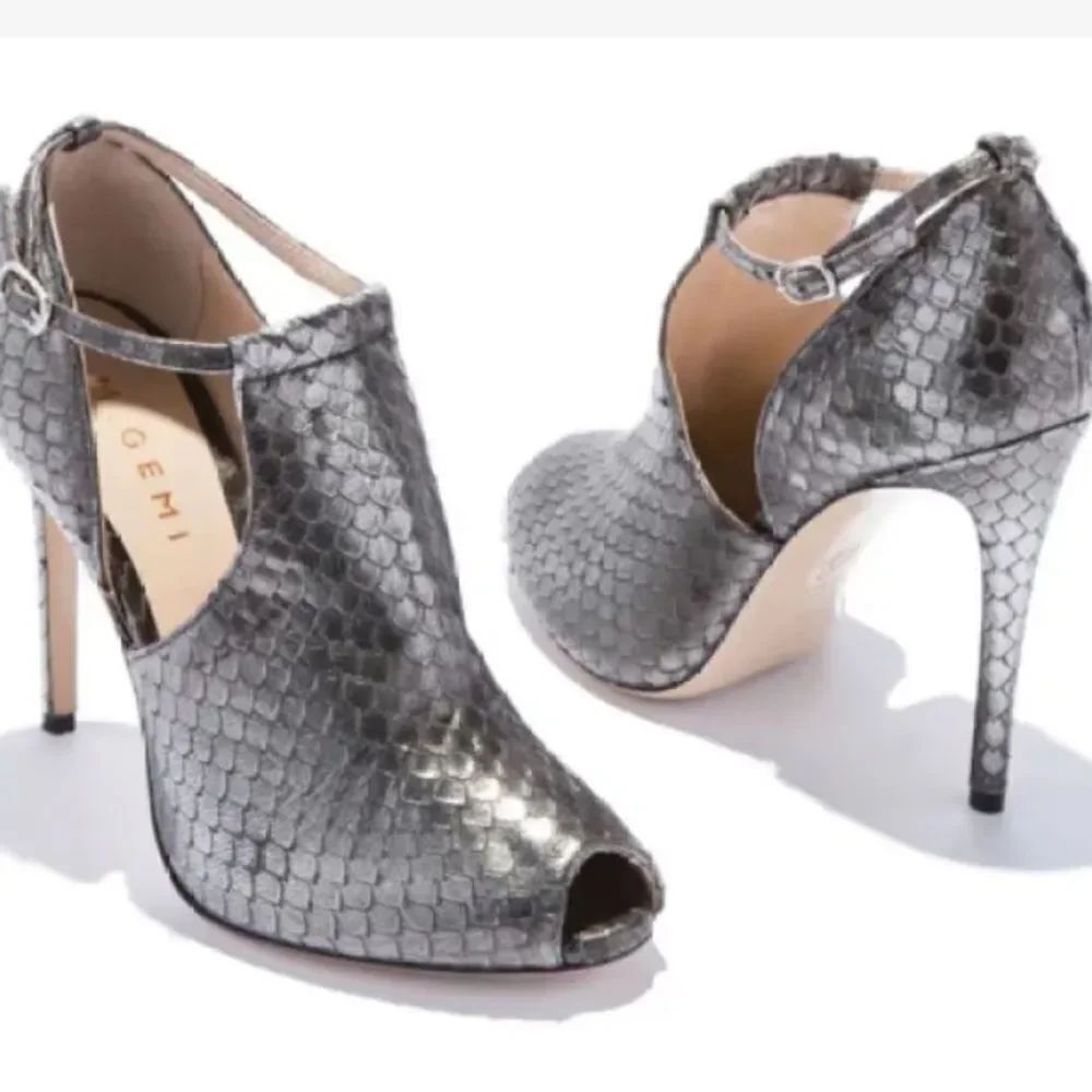 M.Gemi Curvi Silver Peep Toe Heels metallicโsnake skin stiletto